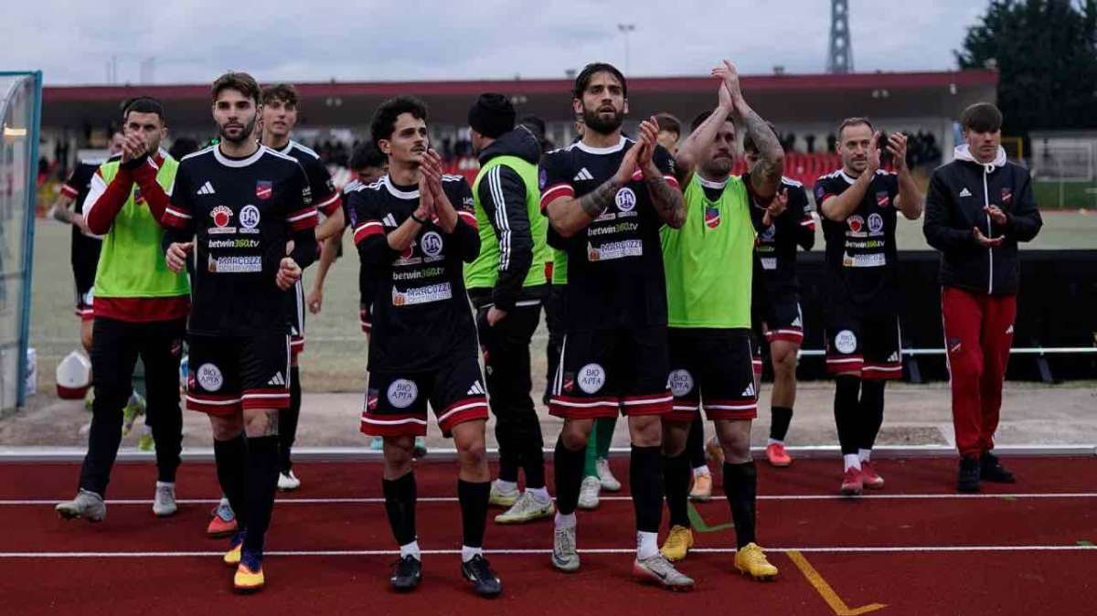 Il Teramo esulta all'84', Njambe accende la corsa alla promozione