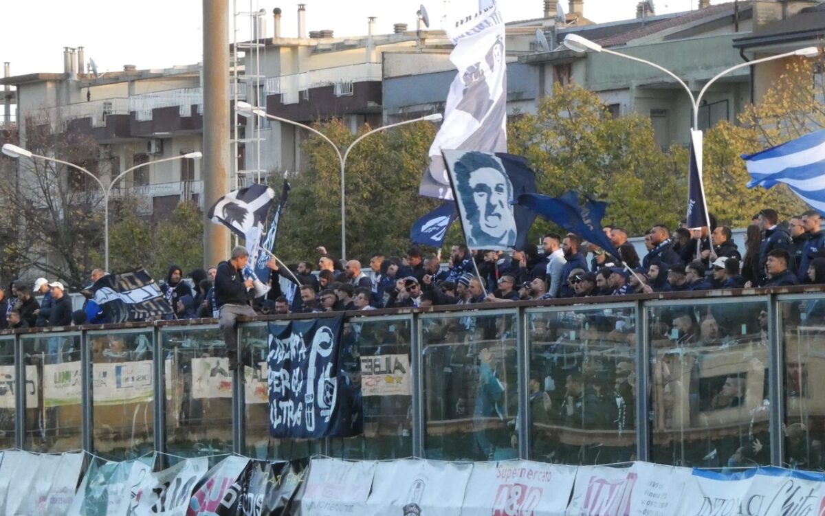 Matera Cavese tifosi