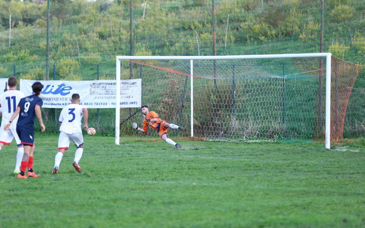 Partita sospesa Tricarico portiere