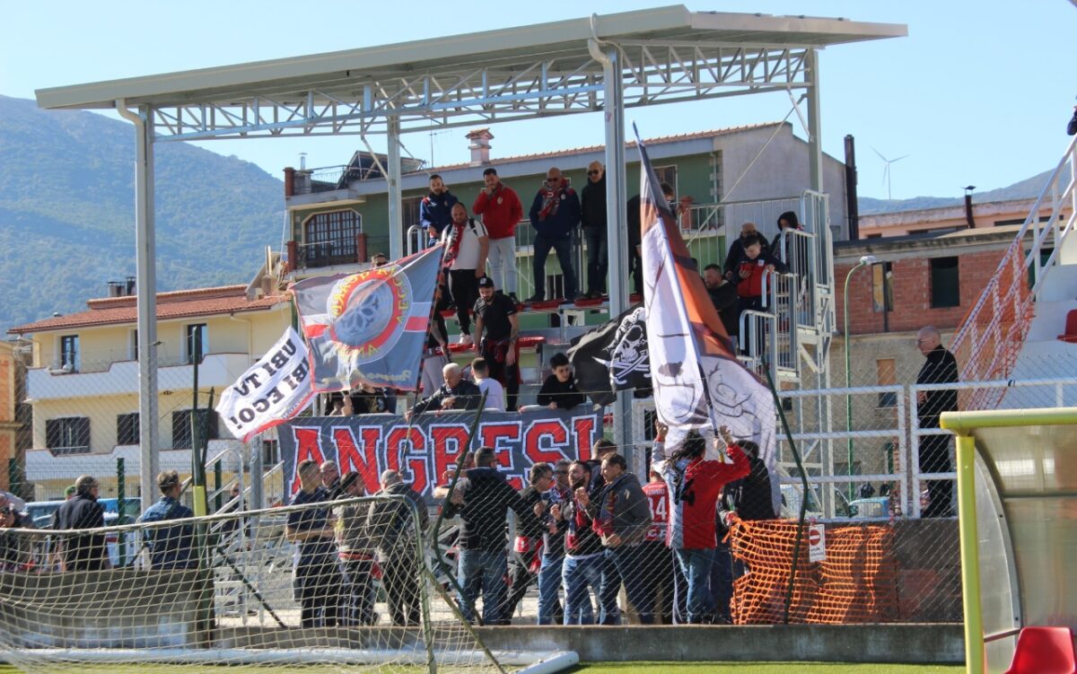 Angri tifosi