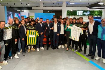 Sangiuliano City, sorrisi e brindisi alla presentazione della rosa Sangiuliano City rosa