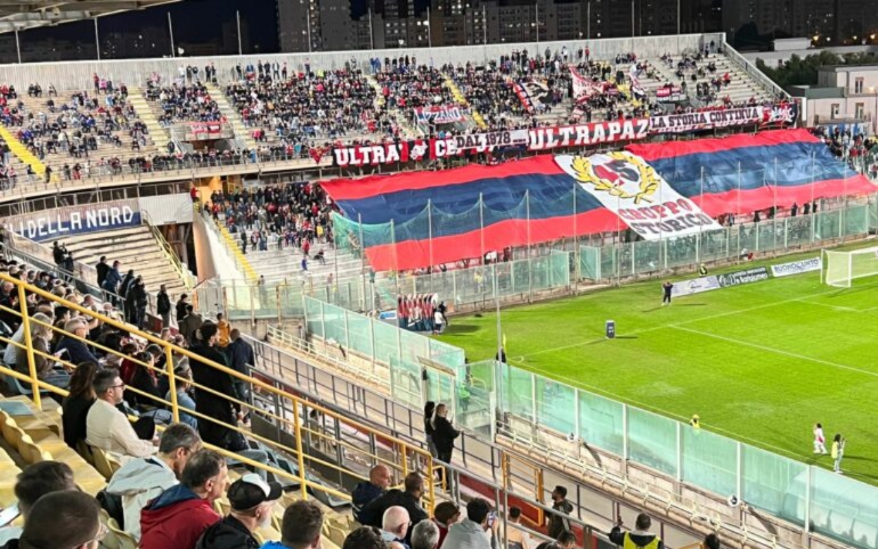 https://www.seried24.com/wp-content/uploads/2024/01/Taranto-tifosi.jpg