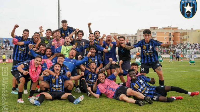 Costa d'Amalfi Bisceglie dove vedere in tv streaming