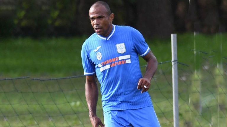 Smettere? Non se ne parla. Ferreira Pinto segna ancora e fa 700 gare in