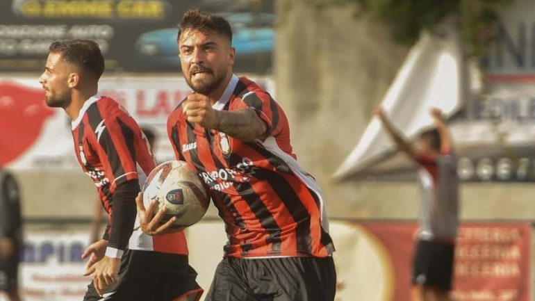Michele Peluso in azione - Crediti foto: Agostino e Danilo Gemito (Fotografi ufficiali della US Palmese)