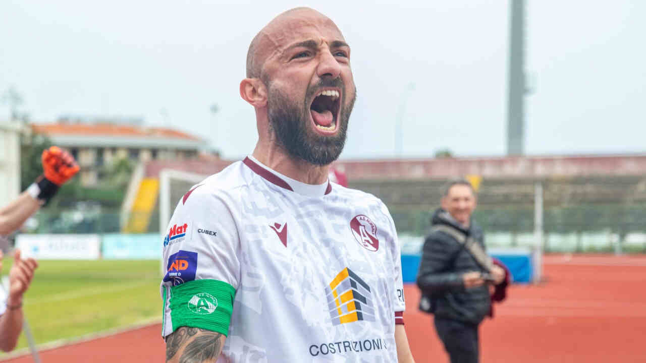 https://www.seried24.com/wp-content/uploads/2025/05/Andrea-Petta-Acireale-copertina.jpg