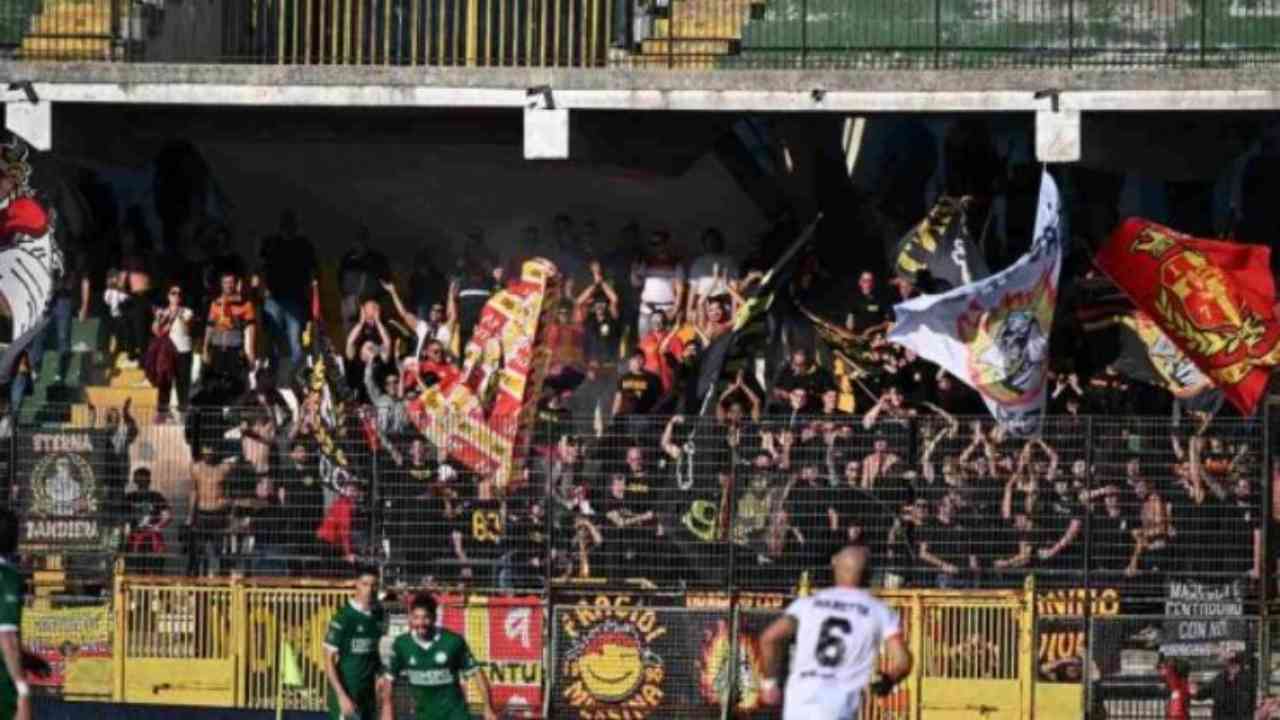 https://www.seried24.com/wp-content/uploads/2025/05/messina-tifosi-credit-mario-dargenio.jpg