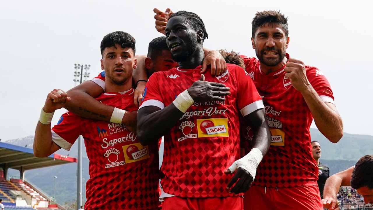 https://www.seried24.com/wp-content/uploads/2025/06/Toure-Teramo-Sambenedettese-in-evidenza.jpg