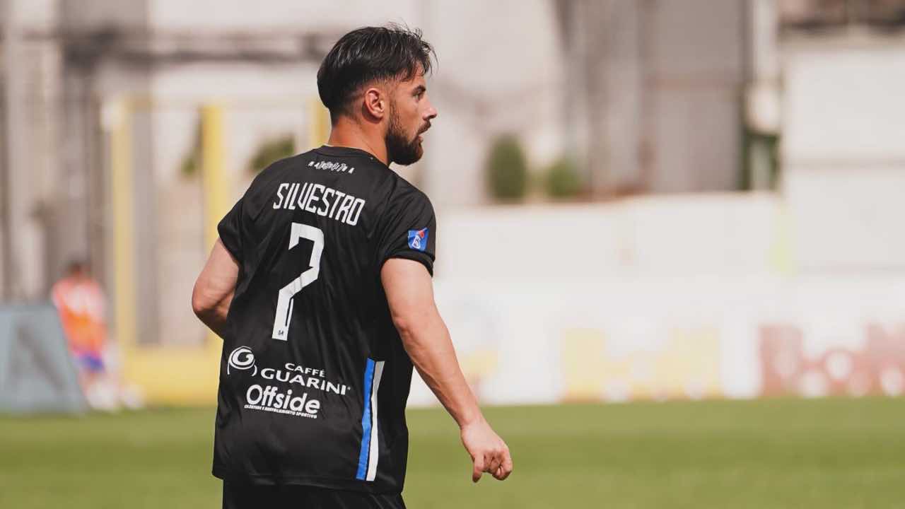 https://www.seried24.com/wp-content/uploads/2025/06/martina-silvestro.jpg