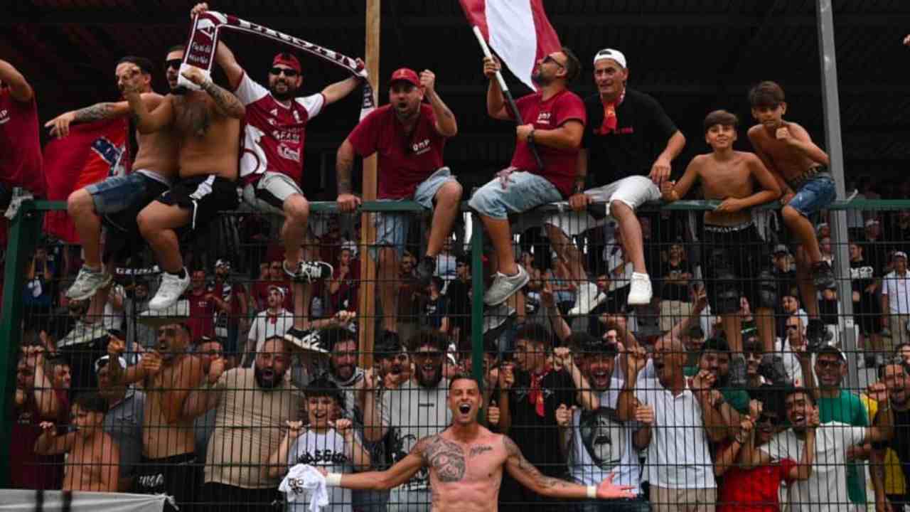 https://www.seried24.com/wp-content/uploads/2025/06/real-normanna-tifosi-evidenza.jpg
