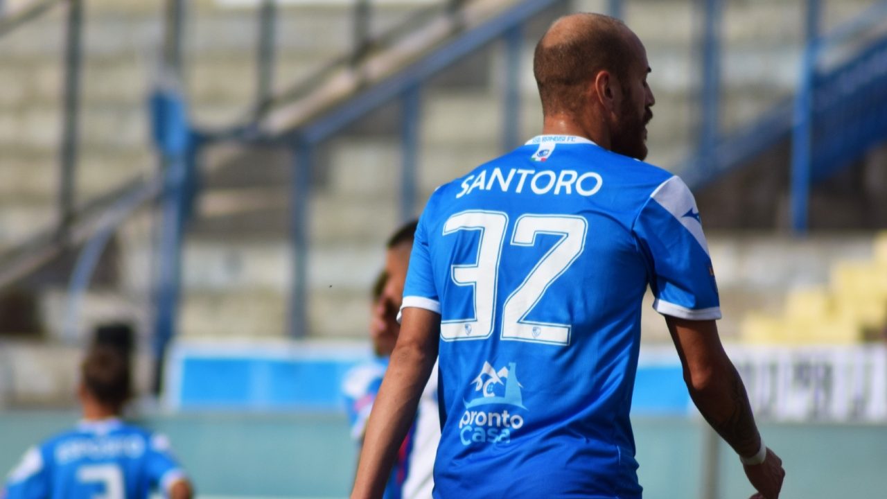 https://www.seried24.com/wp-content/uploads/2025/06/santoro.jpg
