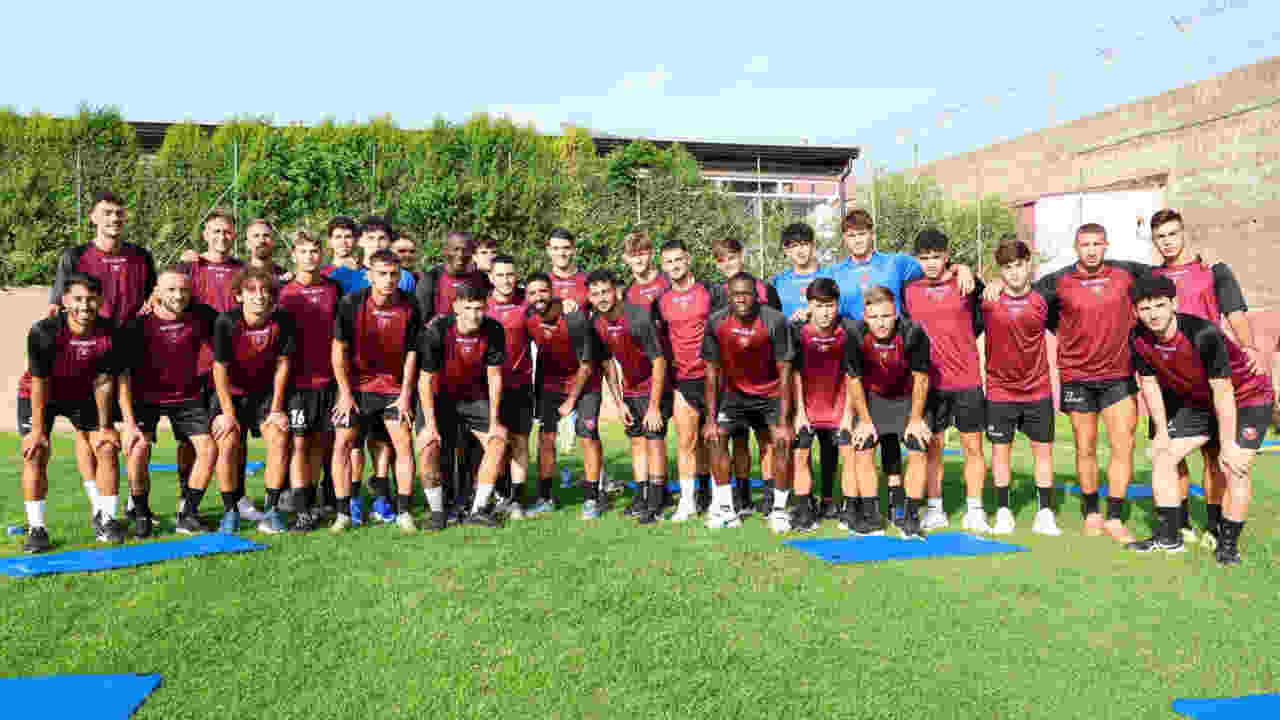 https://www.seried24.com/wp-content/uploads/2025/08/Reggina-ritiro-copertina.jpg
