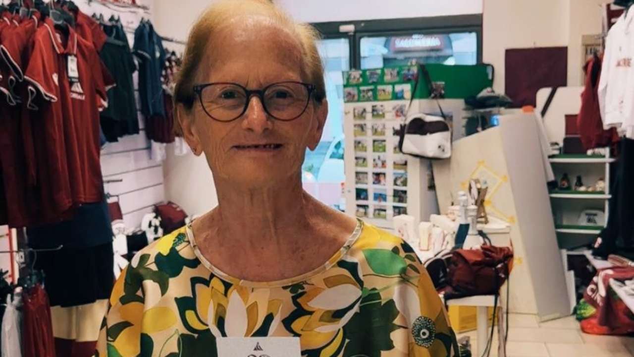 https://www.seried24.com/wp-content/uploads/2025/08/Signora-Paola-Acireale.jpg