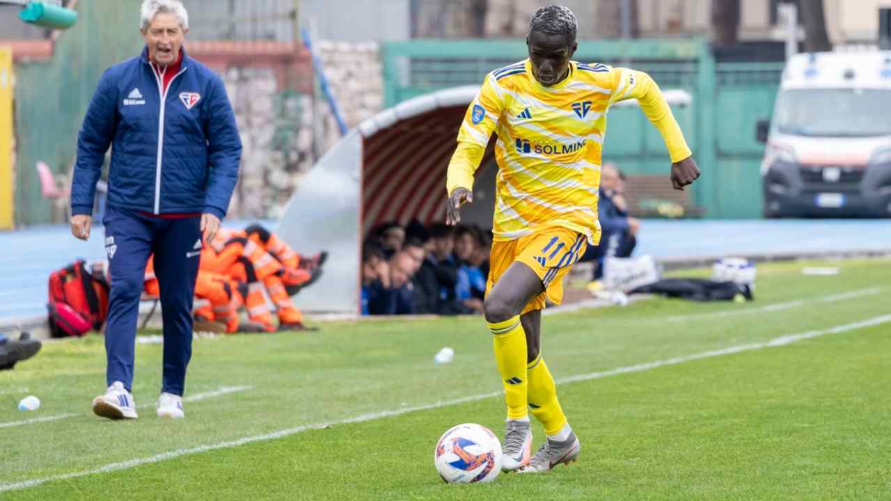 https://www.seried24.com/wp-content/uploads/2025/08/Souare.jpg