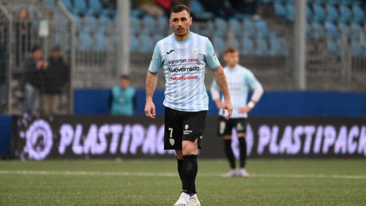 https://www.seried24.com/wp-content/uploads/2025/08/maiorino-virtus-francavilla-1.jpg