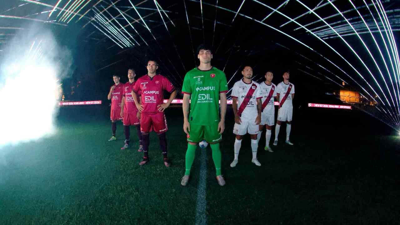https://www.seried24.com/wp-content/uploads/2025/09/Reggina-maglie.jpg