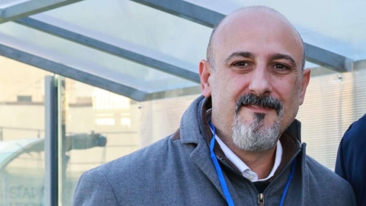 https://www.seried24.com/wp-content/uploads/2025/10/John-carrozza-direttore-sportivo-copertina.jpg